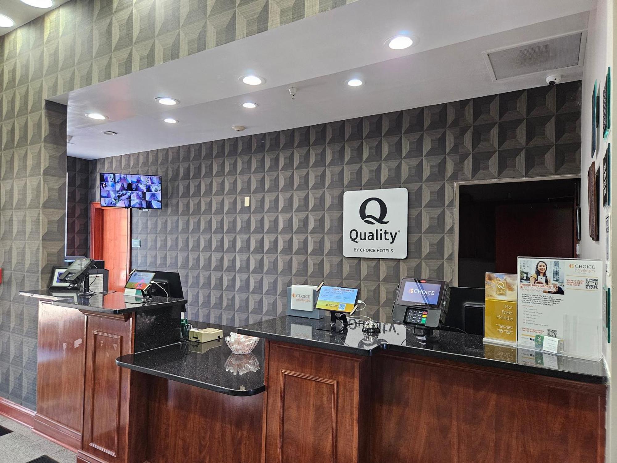 Quality Inn & Suites Greenville I-65 Екстериор снимка